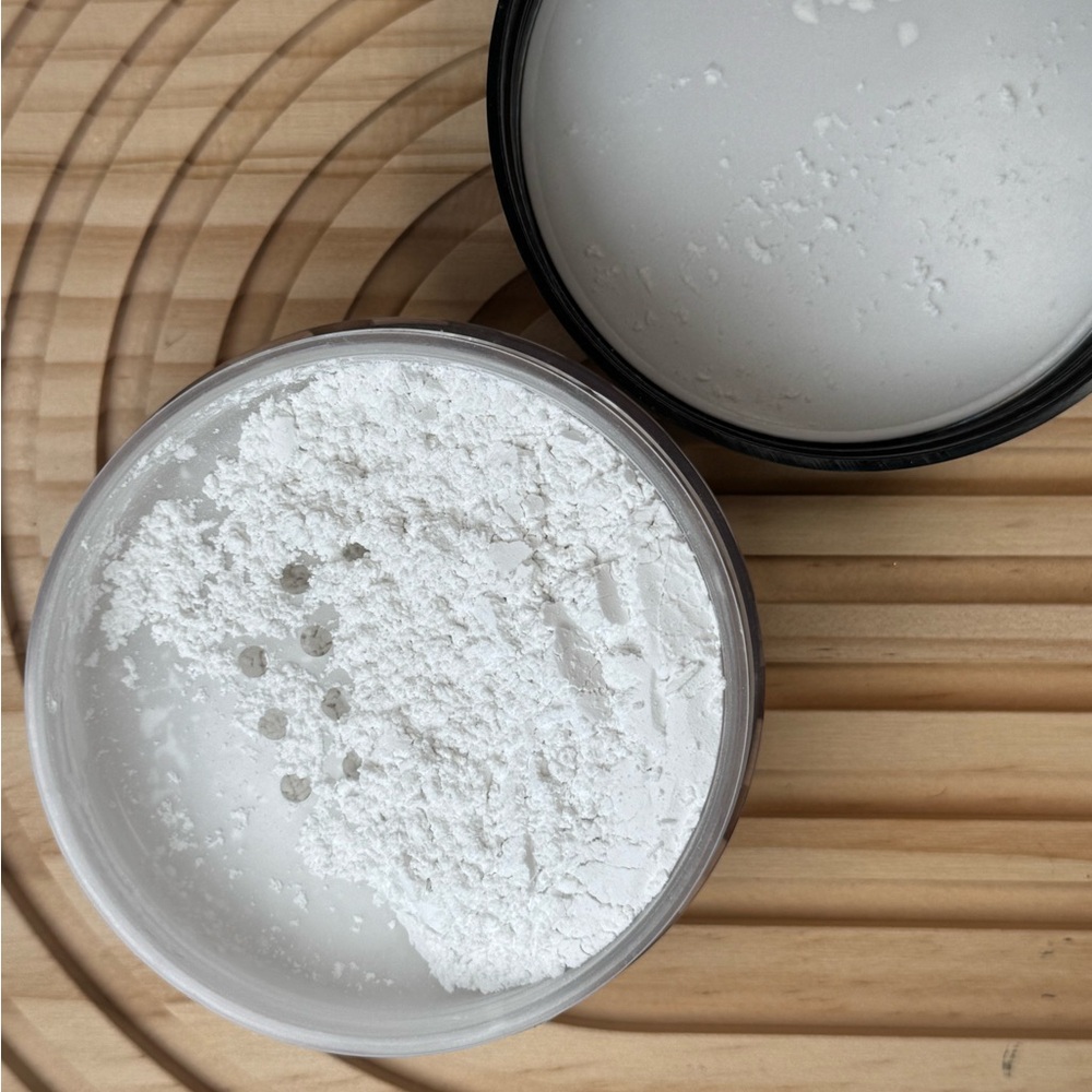 ABH Loose Setting Powder - Translucent - Picture 3 of 3